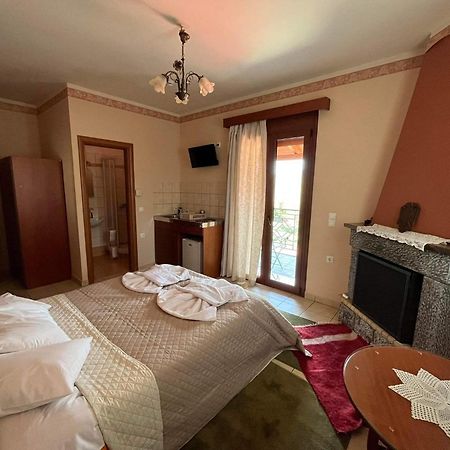 To Spiti Tis Irinis Hotel วิตีนา ภายนอก รูปภาพ