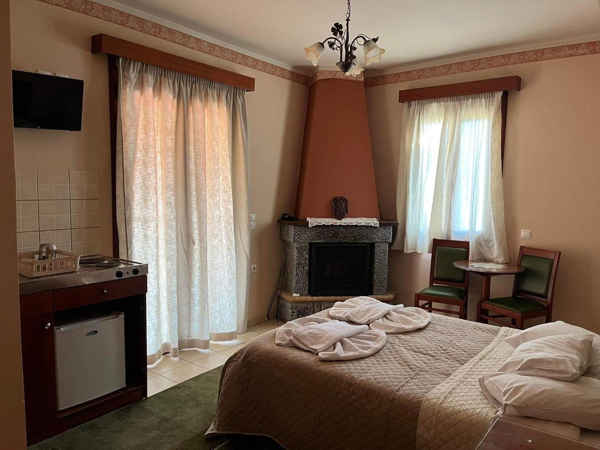 To Spiti Tis Irinis Hotel วิตีนา ภายนอก รูปภาพ